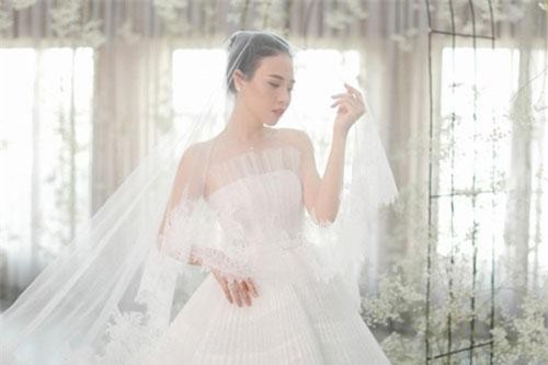 Điều đặc biệt về 3 chiếc váy cưới của Đàm Thu Trang