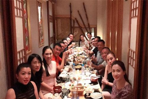 Không du lịch lãng mạn, vợ chồng Cường Đô La - Đàm Thu Trang hưởng tuần trăng mật "cực chất" bằng chuyến phượt cùng hội siêu xe