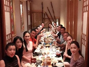 Không du lịch lãng mạn, vợ chồng Cường Đô La - Đàm Thu Trang hưởng tuần trăng mật "cực chất" bằng chuyến phượt cùng hội siêu xe