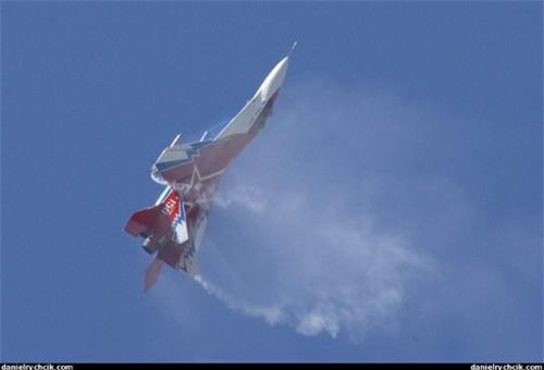 Động tác nhào lộn "rắn hổ mang" bị nhận xét không có tác dụng trong thực chiến