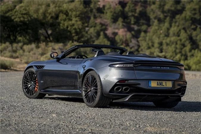 Aston Martin DBS Superleggera Volante 2020.