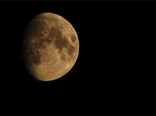 Mặt Trăng “già” hơn 100 triệu năm so với những gì chúng ta từng biết