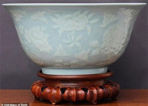 Bát sứ tăng giá 10 lần sau nhiều năm bị bỏ quên