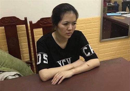 Thanh Hóa: Nữ giám đốc nghi đâm cán bộ tòa án tử vong trên xe con