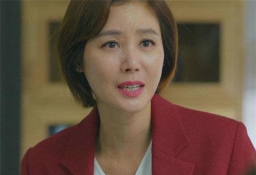 Nghén ngẩm mua ít đồ ăn thêm thì mẹ chồng lại đem hết cho cháu ngoại, nàng dâu chỉ hỏi một câu khiến bà ngượng ra mặt