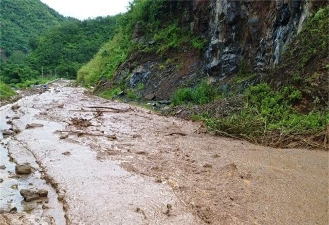 Cận cảnh huyện Mường Lát ngập ngụa trong bùn lũ, bị cô lập vì sạt lở - 13
