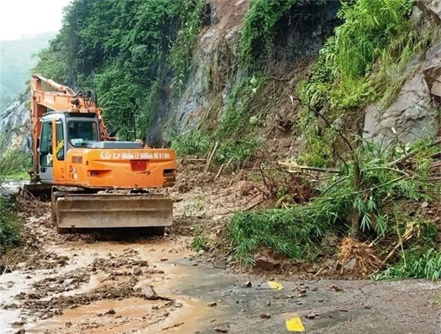 Cận cảnh huyện Mường Lát ngập ngụa trong bùn lũ, bị cô lập vì sạt lở - 7