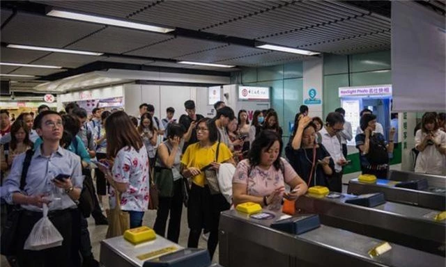 Đình công quy mô lớn tại Hong Kong, 200 chuyến bay bị hủy - 3