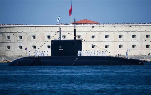 Anh "ám ảnh" về tàu ngầm “hố đen đại dương” của Nga