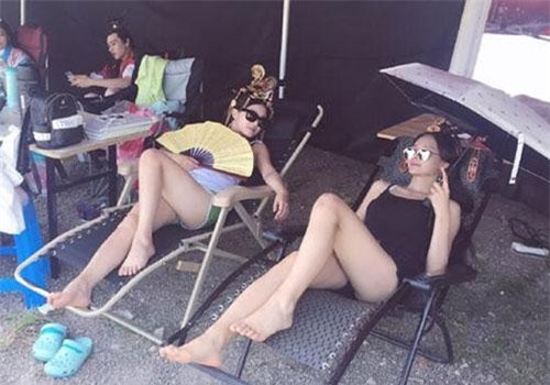 'Cười té ghế' với hậu trường phim cổ trang Trung Quốc những ngày nóng