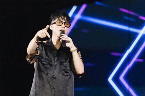 Được tỏ tình, Sơn Tùng M-TP hài hước đồng ý đăng ký kết hôn cùng fan nữ