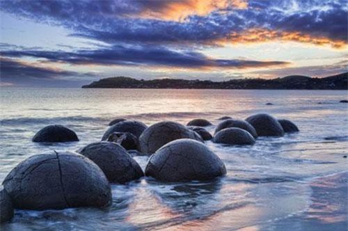 Cảnh siêu thực như ngoài hành tinh ở bãi đá “trứng rồng” hàng chục triệu năm tuổi