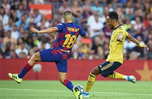 Barcelona 2-1 Arsenal: Luiz Suarez ghi bàn quyết định