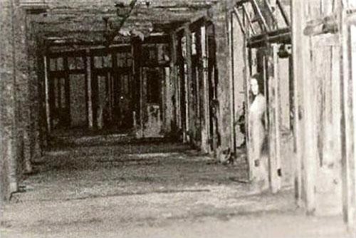 Loạt ảnh rùng rợn gây hoài nghi về sự sống sau khi chết