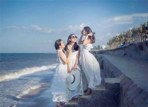 Cao lớn như thiếu nữ, hai con gái nhà ca sĩ Mỹ Lệ còn gây bất ngờ khi thông thạo đến 5 thứ tiếng