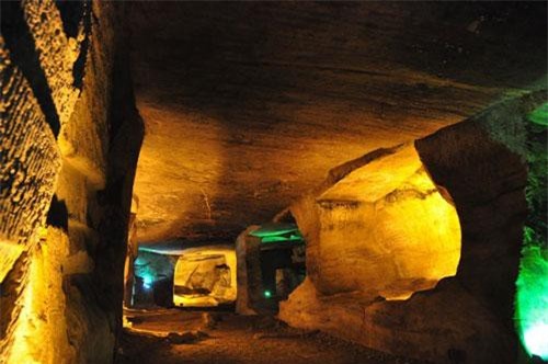Soi hang động nhân tạo cổ đại khổng lồ độc nhất Trung Quốc