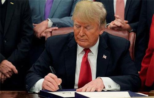 Ông Trump ký lệnh trừng phạt toàn bộ tài sản của chính phủ Venezuela tại Mỹ