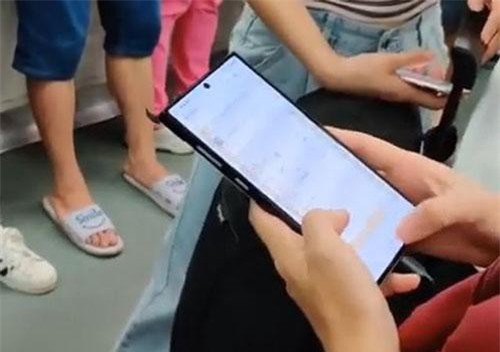 Xuất hiện video quay Galaxy Note10 đang được sử dụng nơi công cộng
