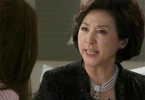 Mẹ chồng trách móc vì tôi mà bố chồng mang bệnh nặng