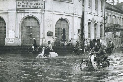 Loạt ảnh cực độc về cảnh ngập lụt ở Sài Gòn xưa