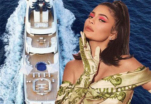 Đón sinh nhật kiểu nữ tỷ phú trẻ nhất thế giới Kylie Jenner: Thuê du thuyền 6.000 tỉ với spa, 29 nhân viên và hơn thế