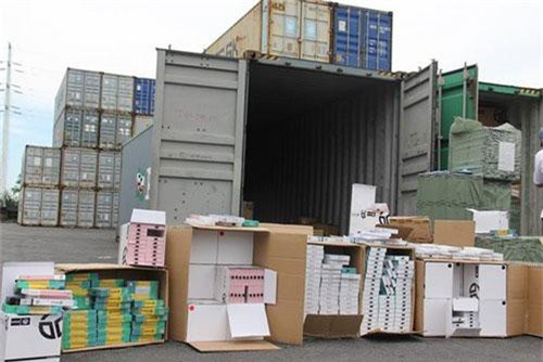 Hải Phòng bắt giữ lượng lớn linh kiện điện thoại Trung Quốc ghi "Made in Việt Nam"