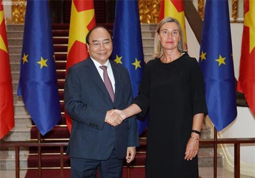 Thủ tướng đề nghị EU tạo điều kiện cho các doanh nghiệp Việt Nam mở rộng thị trường