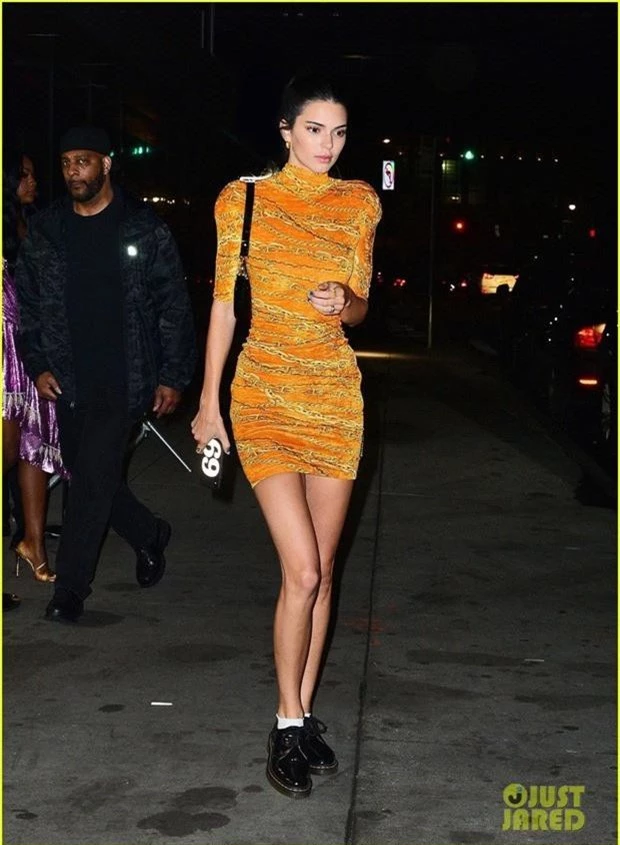 Diện váy ngắn bó sát, Kendall Jenner khoe trọn thân hình như tượng tạc, xứng danh chân dài 9X đắt giá nhất thế giới - Ảnh 5.