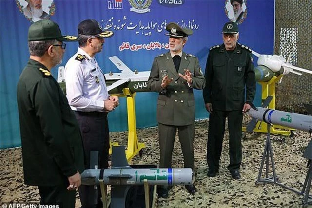 Iran cùng lúc khoe 3 tên lửa dẫn đường không đối không mới - 3