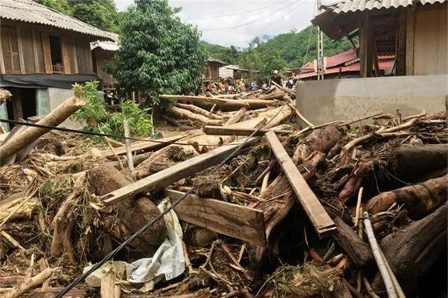 Thanh Hóa: 5 người chết, 10 người mất tích, thiệt hại gần 300 tỷ đồng vì mưa lũ - 2