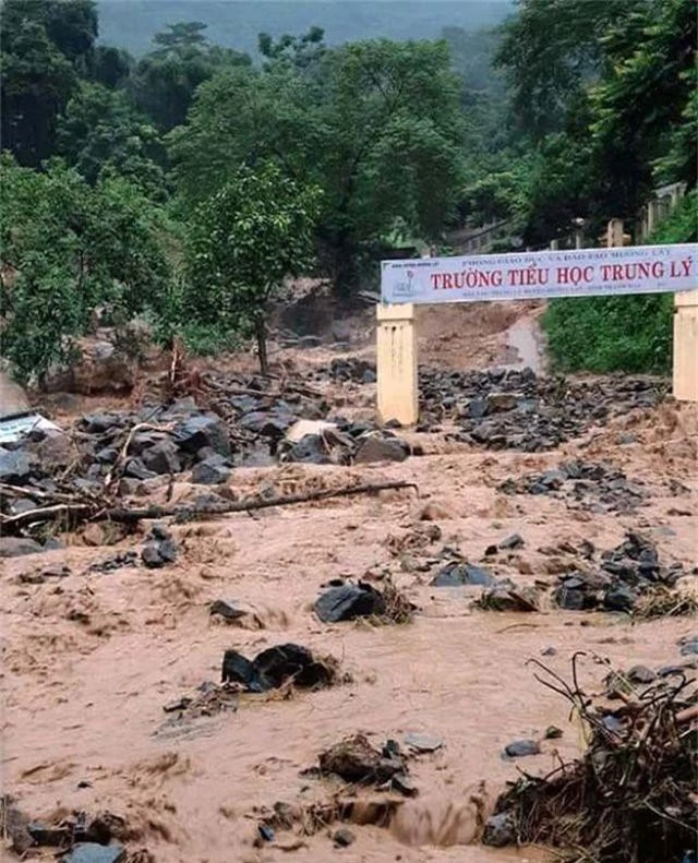 Thanh Hóa: 5 người chết, 10 người mất tích, thiệt hại gần 300 tỷ đồng vì mưa lũ - 3