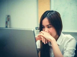 Trước khi ra khỏi cửa, tôi tự nhủ sẽ chống mắt lên xem nhà chồng "ăn đau" thế nào, không ngờ chỉ mới hơn tháng quả báo đã đến thật
