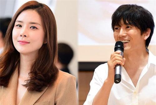 Ji Sung gây ghen tỵ khi công khai nịnh vợ Lee Bo Young trong họp báo