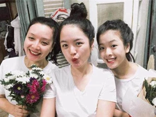 Cặp mẹ con đẹp nhất showbiz Việt: Mẹ đã U50 nhưng trẻ trung như 30, con gái mới 15 đã là mỹ nhân
