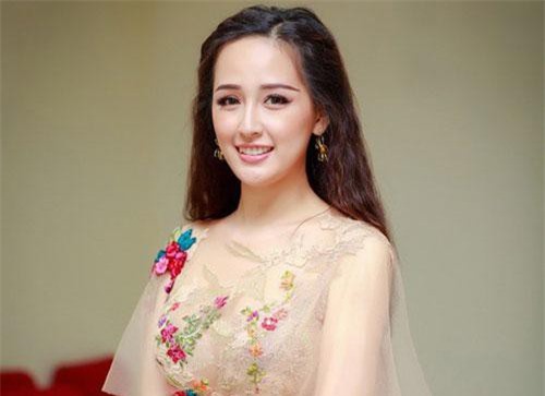 2 Hoa hậu Việt Nam hơn 30 tuổi chưa chồng, chăm chỉ kiếm tiền, thành "đại gia ngầm" của showbiz Việt