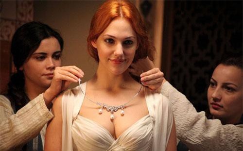 Câu đố gây tranh cãi: Cuối cùng, ông chủ tiệm đá quý mất bao nhiêu tiền?