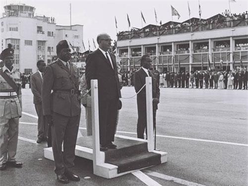 Rùng mình nhà độc tài sùng bái Hitler tàn sát 500.000 người