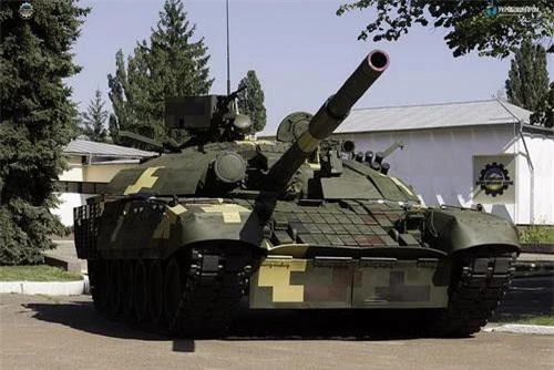 Xe tăng chiến đấu chủ lực T-72AMT. Ảnh: Defence Blog.