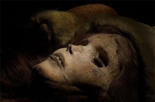 Giải mã thuật ướp xác thời cổ đại: Gần 4.000 năm vẫn còn nguyên mái tóc, hàng mi cong vút