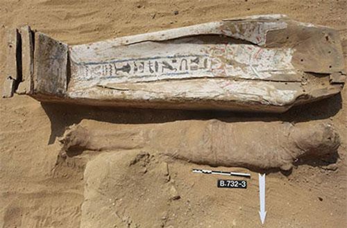 Phát hiện hàng trăm xác ướp được chôn xung quanh kim tự tháp cổ nhất thế giới