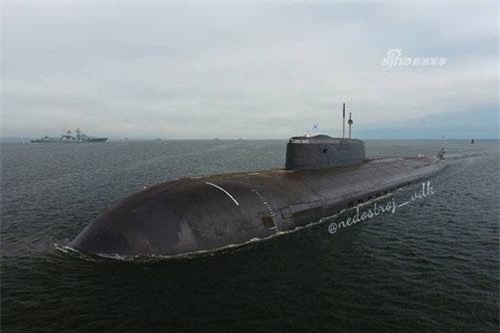 Sức mạnh của tàu ngầm hạt nhân Nga vừa được diễu binh hải quân