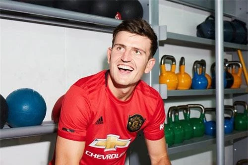 Trung vệ: Harry Maguire (Leicester City sang M.U năm 2019, 87 triệu euro).