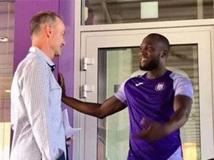Vô kỷ luật, Lukaku nhận án phạt nặng nề từ MU