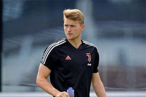 Trung vệ: Matthijs de Ligt (Ajax Amsterdam qua Juventus năm 2019, 85,5 triệu euro).