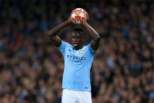 Hậu vệ trái: Benjamin Mendy (AS Monaco đến Man City năm 2017, 57 triệu euro).