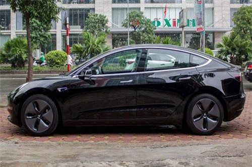 Cận cảnh ôtô điện Tesla Model 3 hơn 3 tỷ tại Hà Nội