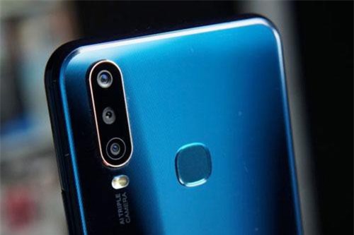 Smartphone 3 camera sau, pin 5.000 mAh, giá hơn 5 triệu tại Việt Nam