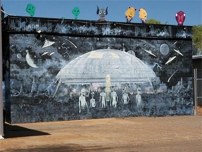 Bên trong 'thủ đô UFO' ở Australia - ảnh 3
