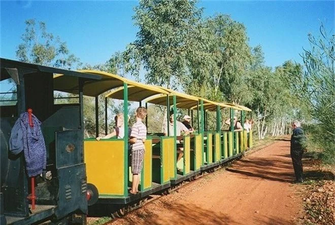 Bên trong 'thủ đô UFO' ở Australia - ảnh 7