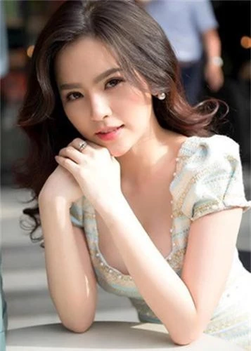 MC Hoang Linh va loat sao lao dao vi tin don lo clip nong-Hinh-17